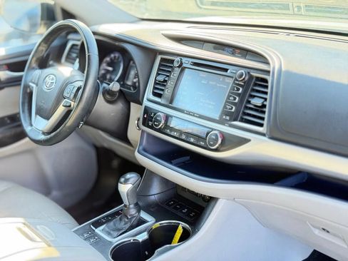 Used 2017 Toyota Highlander XLE w/ Carpet Mat Package AWD/4WD image 30