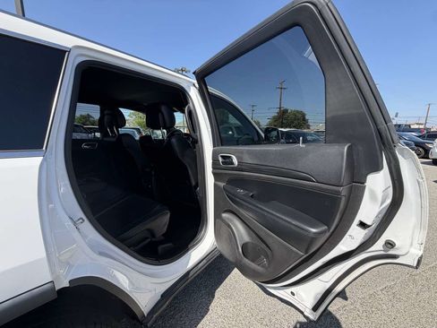 Used 2020 Jeep Grand Cherokee Laredo w/ Laredo X Package RWD image 30