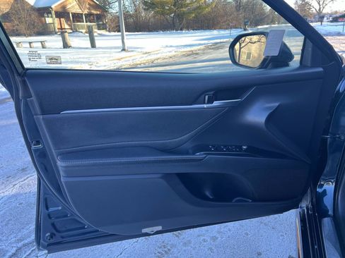 Used 2018 Toyota Camry XSE FWD image 16