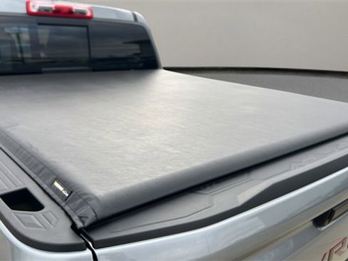 Used 2025 Chevrolet Colorado ZR2 w/ Technology Package image 12