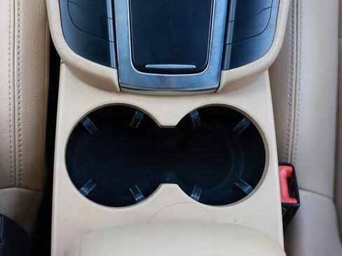 Used 2017 Porsche Macan image 41