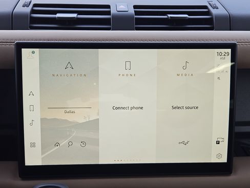 Used 2025 Land Rover Defender 90 X-Dynamic SE image 19