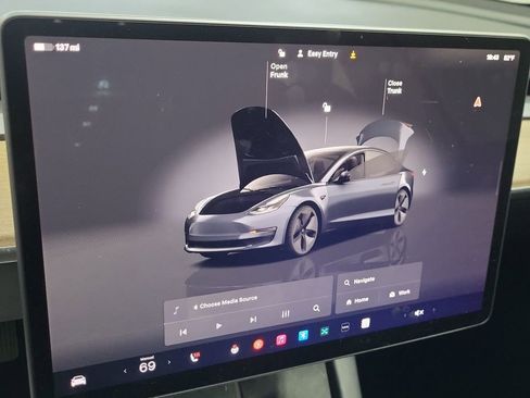 Used 2023 Tesla Model 3 Standard Range RWD image 2