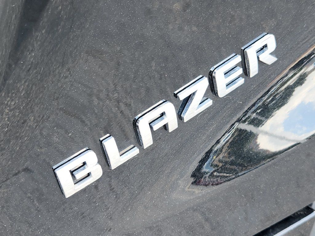 Used 2025 Chevrolet Blazer LT FWD image 12