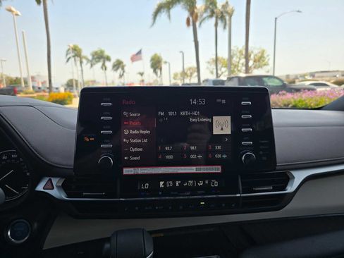 Certified 2024 Toyota Sienna Platinum FWD image 29