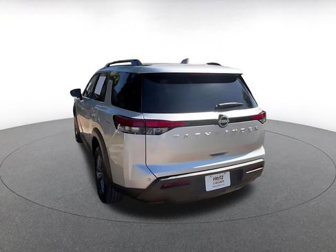 Used 2025 Nissan Pathfinder SV image 14