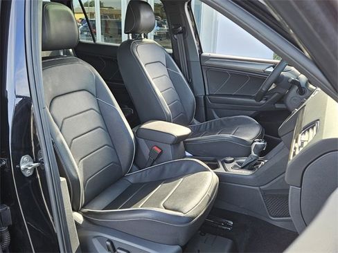Used 2022 Volkswagen Tiguan SEL R-Line image 17