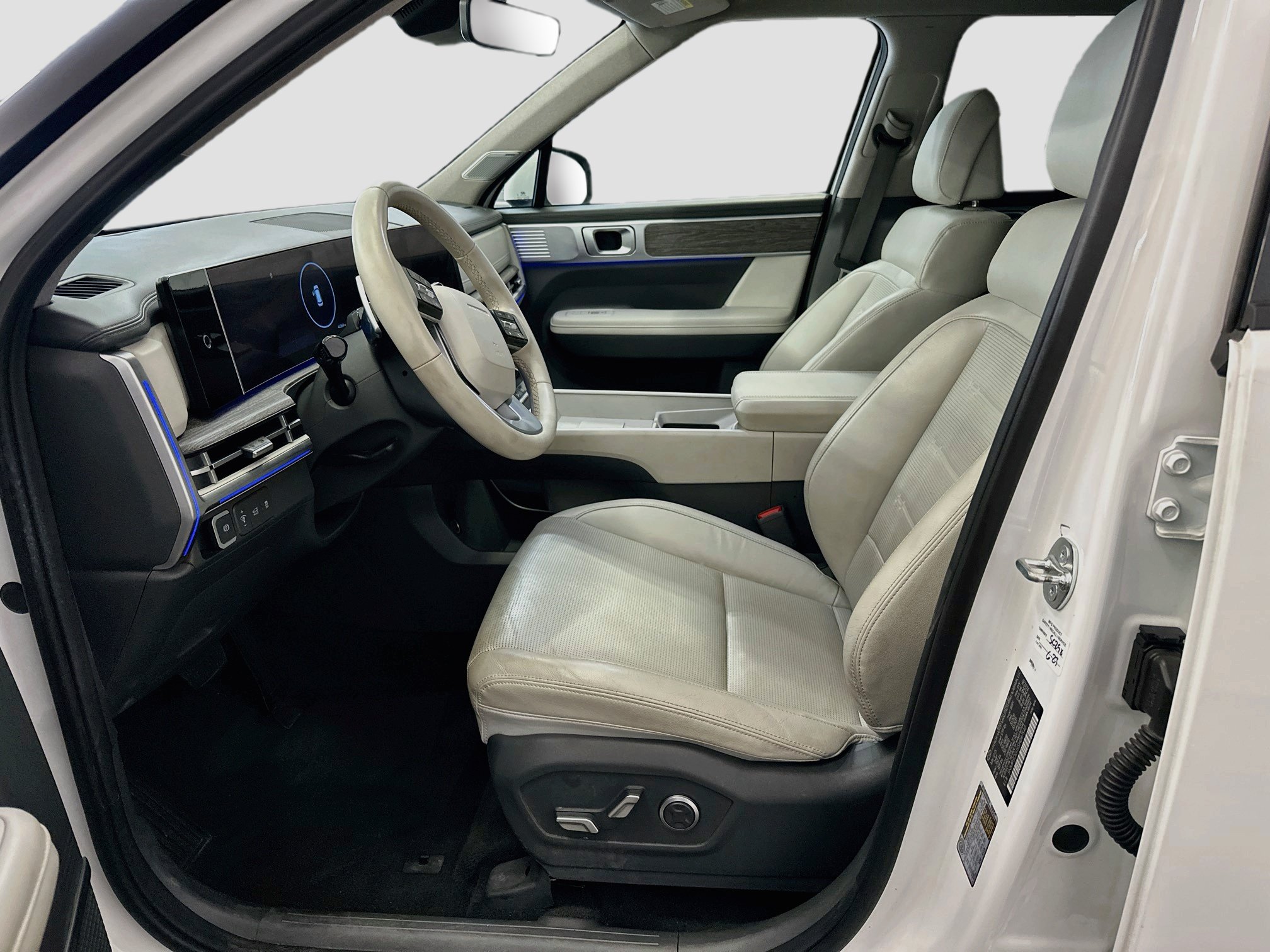 Used 2025 Hyundai Santa Fe Limited AWD/4WD image 13