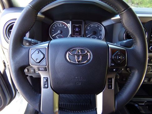 Used 2021 Toyota Tacoma Limited image 39