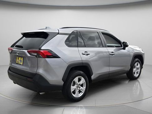 Used 2020 Toyota RAV4 XLE FWD image 7