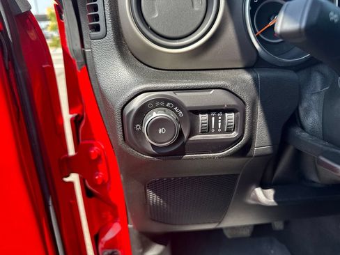 Used 2018 Jeep Wrangler Unlimited Sport S AWD/4WD image 14