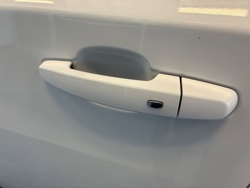Used 2021 Chevrolet Traverse RS w/ LPO, Floor Liner Package FWD image 9
