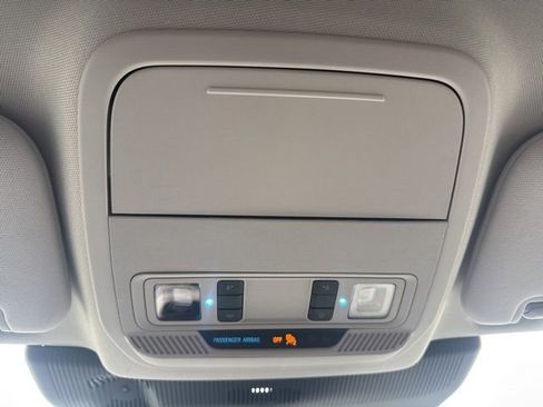 Used 2025 Ford Explorer Active image 25