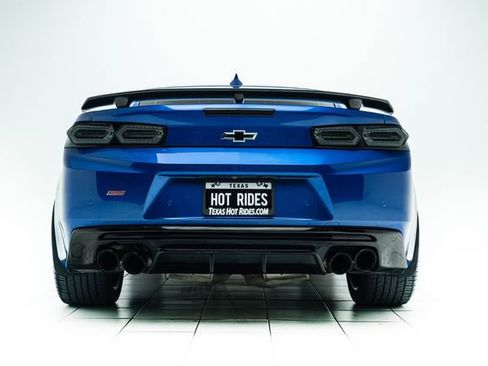 Used 2017 Chevrolet Camaro SS RWD image 16