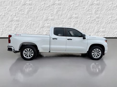 Used 2023 Chevrolet Silverado 1500 Custom AWD/4WD image 2