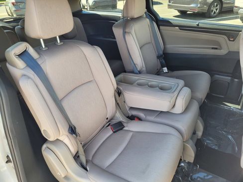 Certified 2024 Honda Odyssey EX image 19