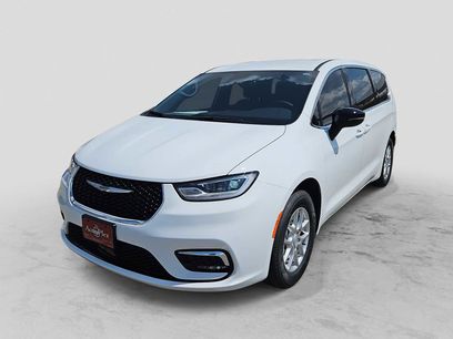 New 2025 Chrysler Pacifica Select
