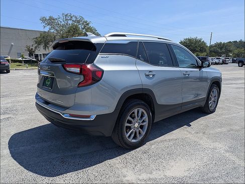 Used 2024 GMC Terrain SLT AWD/4WD image 7