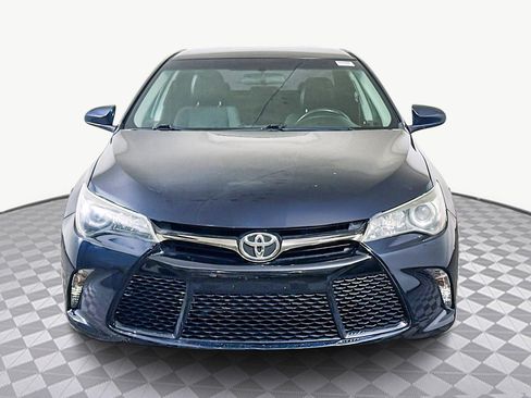 Used 2016 Toyota Camry SE image 2