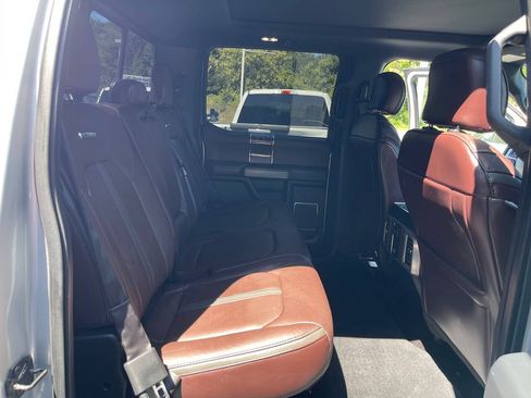 Used 2015 Ford F150 Platinum w/ Equipment Group 701A Luxury AWD/4WD image 31