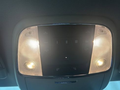 Used 2018 Chrysler 300 Limited w/ Safetytec Plus Group image 23