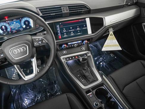 New 2025 Audi Q3 2.0T Premium image 17