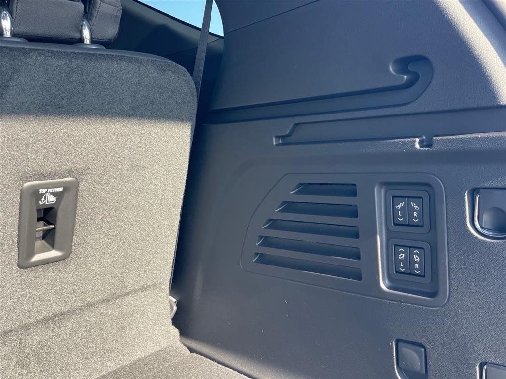 New 2027 Chevrolet Traverse RS FWD image 28