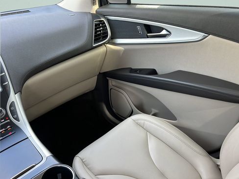 Used 2020 Lincoln Nautilus FWD image 13