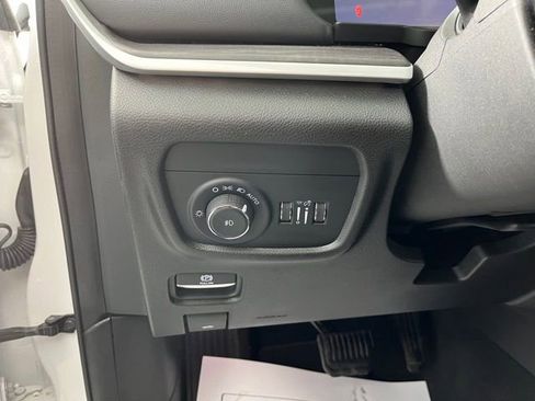 Used 2023 Jeep Grand Cherokee Limited image 18