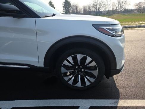 Used 2025 Ford Explorer Platinum w/ LUX Leather Package image 4