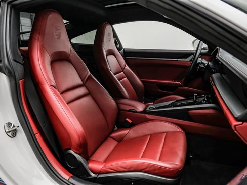 Used 2020 Porsche 911 Carrera RWD image 47