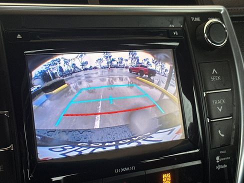 Used 2017 Toyota Camry SE image 18