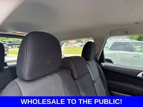 Used 2017 Nissan Pathfinder SV AWD/4WD image 16