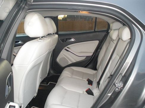 Used 2019 Mercedes-Benz GLA 250 4MATIC image 26