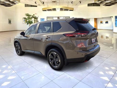 Certified 2024 Nissan Rogue SV image 7