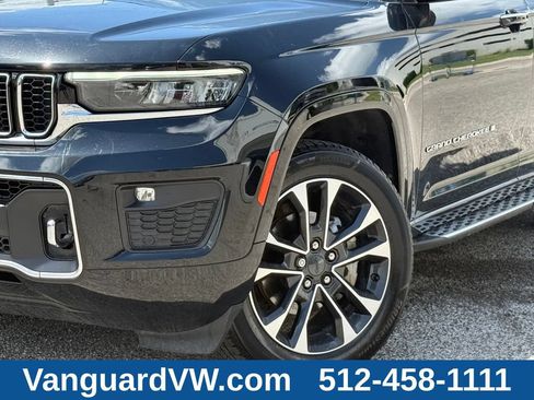 Used 2023 Jeep Grand Cherokee Overland AWD/4WD image 3
