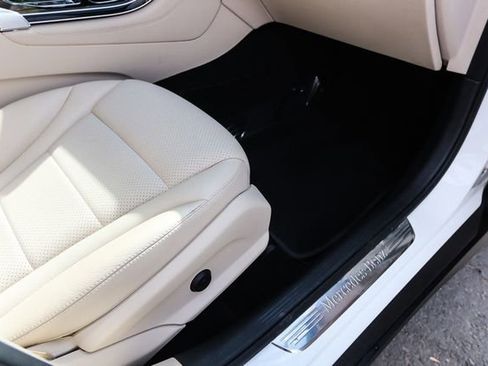 Used 2017 Mercedes-Benz GLC 300 4MATIC image 60