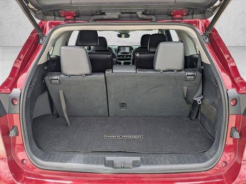 Used 2020 Toyota Highlander XLE FWD image 6