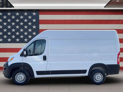 Used 2025 RAM ProMaster 2500 w/ Convenience Group image 6