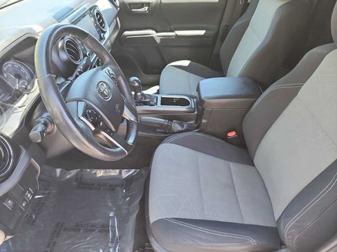 Used 2021 Toyota Tacoma TRD Off-Road w/ Technology Package AWD/4WD image 14