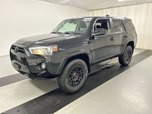 Used 2024 Toyota 4Runner SR5 AWD/4WD image 5