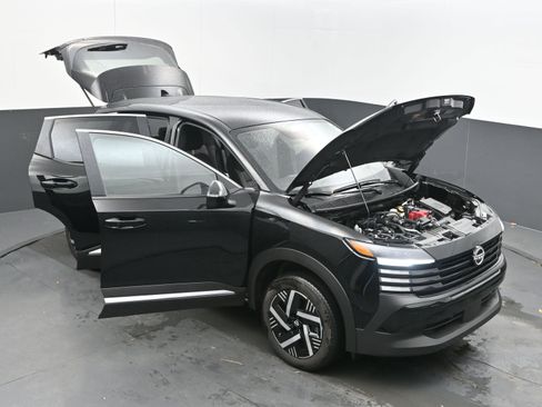 Certified 2025 Nissan Kicks SV image 37