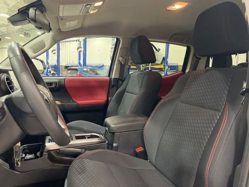 Used 2020 Toyota Tacoma SR5 w/ Technology Package image 10