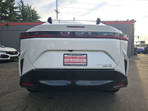 Used 2024 Lexus RZ 450e Premium image 23