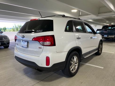 Used 2015 Kia Sorento LX AWD/4WD image 4