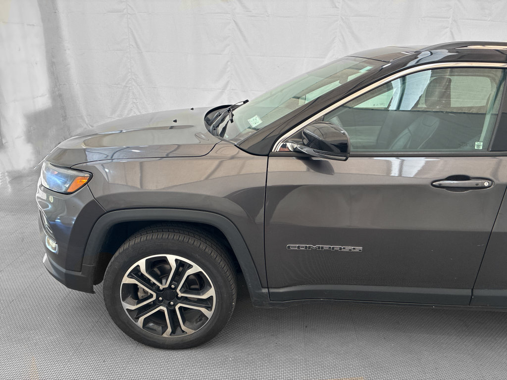 Used 2022 Jeep Compass Limited w/ Sun and Sound Group AWD/4WD image 3