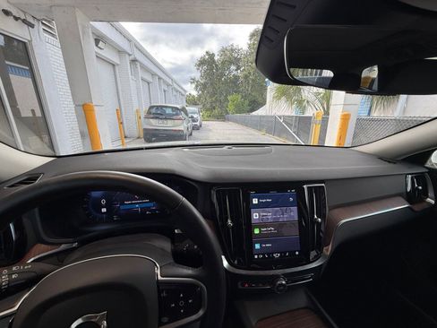 Used 2025 Volvo V60 B5 Cross Country Plus image 33