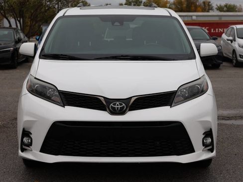 Used 2019 Toyota Sienna SE image 5