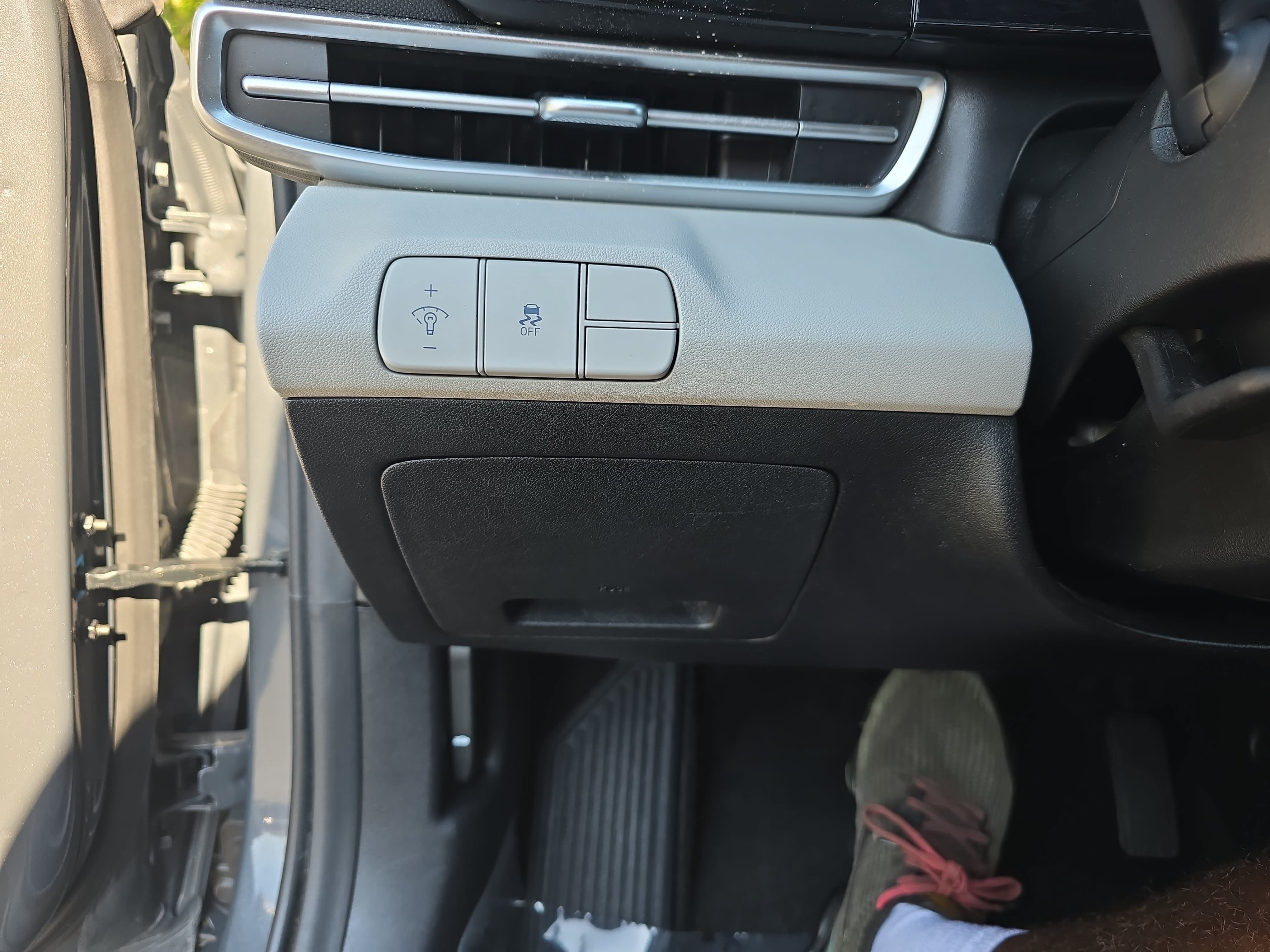 Used 2025 Hyundai Elantra Limited FWD image 25