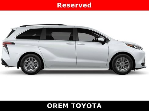 New 2026 Toyota Sienna XLE image 12